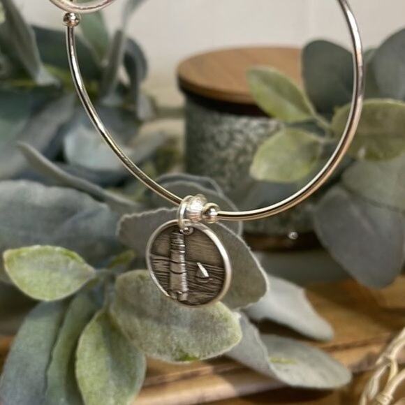 Vantel Pearls Bracelet Charm Destination Bracelet East in Silver Tone - Picture 2 of 7